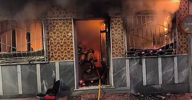 Bomberos extinguen un incendio de vivienda unifamiliar en Águilas