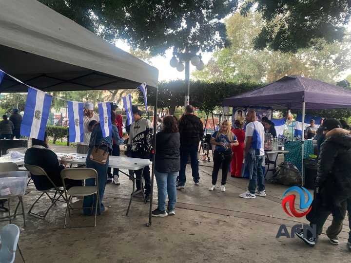 Celebran salvadoreños su día en Tijuana