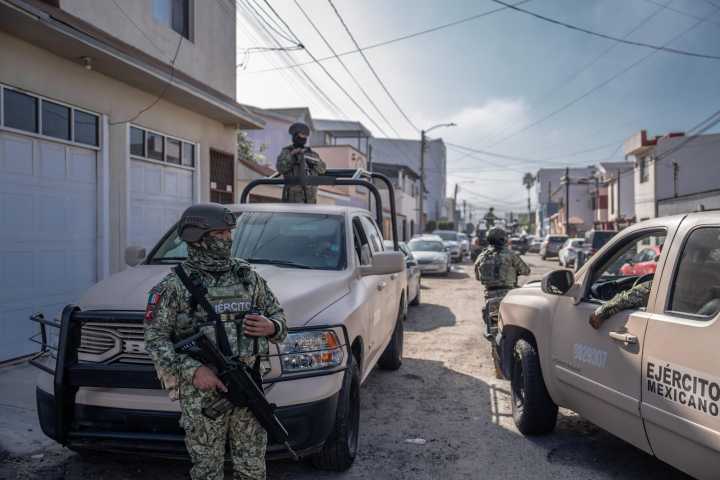 Encuentran muerto a joven con disparo en la cabeza en su departamento en Playas de Tijuana