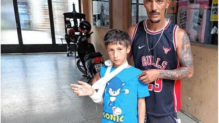 Extraño incidente en Paysandú: un niño mordido por un pez dorado en el Balneario Municipal