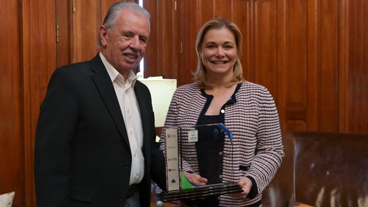 Reconoce CCE a Maru por compromiso con sector empresarial