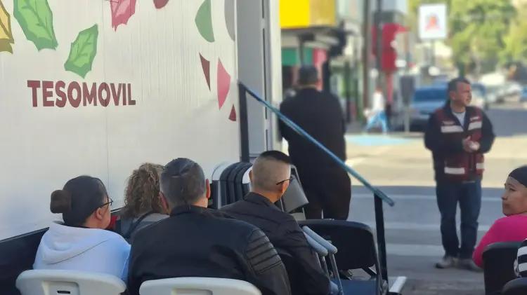 Ciudadanos acuden a la Tesorería durante Black Friday para regularizar adeudos