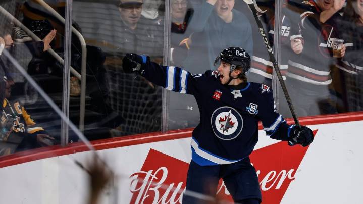 Comrie makes 28 saves, Lambert scores 1st NHL goal as Jets top Penguins 5