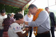 Julio Menchaca recorre comunidades afectadas de la Huasteca hidalguense