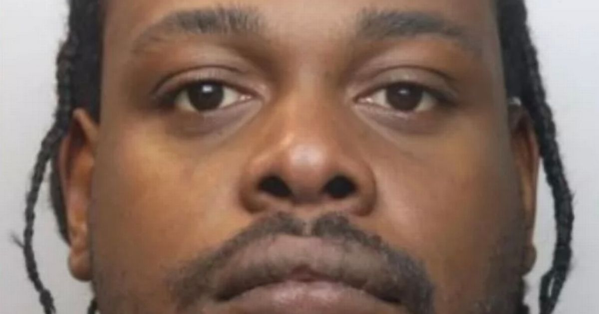 Two strangers cuffed getting off same UK flight minutes apart after 'get out quick' text