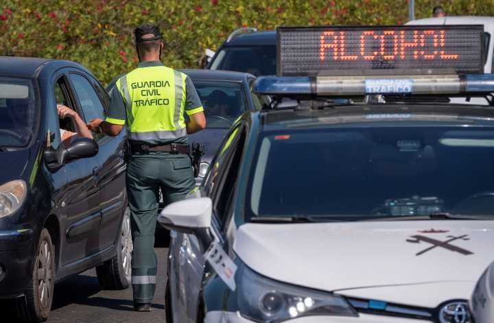 Investigan a un conductor en Huelva por quintuplicar la tasa de alcohol permitida al volante y conducir sin permiso habilitado