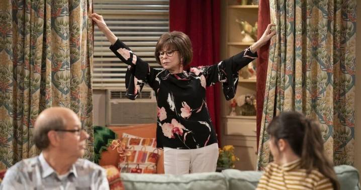 The 'best sitcom of all time' with 99% score is a 'masterpiece' with 3 seasons on Netflix 