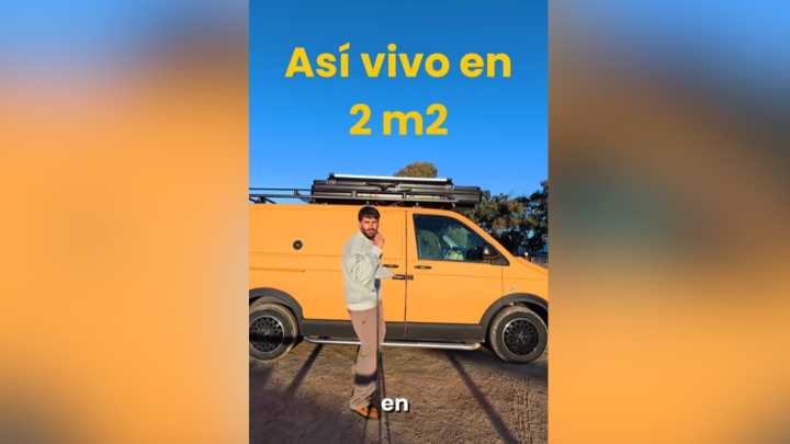 José Antonio (29) vive en una furgoneta camperizada: "No pago hipoteca, agua, ni luz, vivo en dos metros cuadrados con dos plantas"