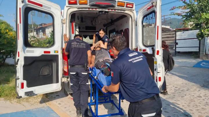 Otro motociclista lesionado en Puerto Vallarta: crece la crisis de accidentes viales