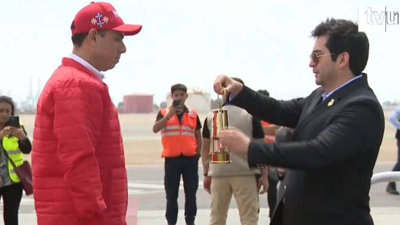 Presidente Jerí recibe antorcha para Juegos Deportivos Bolivarianos Ayacucho