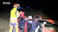 Dos personas fallecidas y tres heridos tras caer un coche por un barranco en Benassal, Castellón