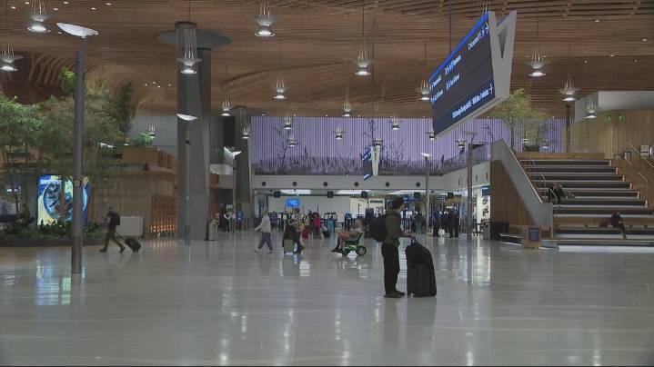 'It's a little worrisome' | PDX travelers anticipate reduction in air traffic
