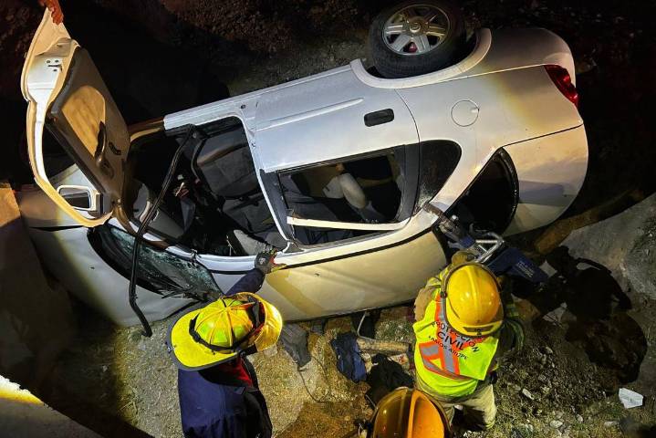 Imprudente chofer de transporte de personal casi provoca tragedia al no respetar semáforo, al norte de Saltillo