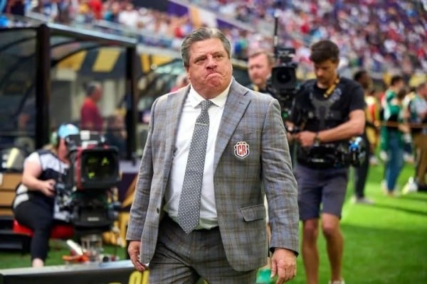 Miguel Herrera deja de ser DT de Costa Rica