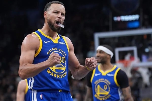 Iguala Curry récord de Jordan en triunfo de Warriors