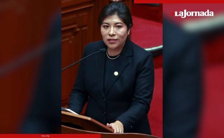 Perú sopesa otorgar salvoconducto a exministra asilada en embajada de México