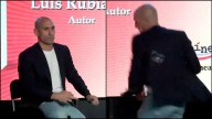 Agreden a Rubiales lanzándole huevos en la presentación de su libro