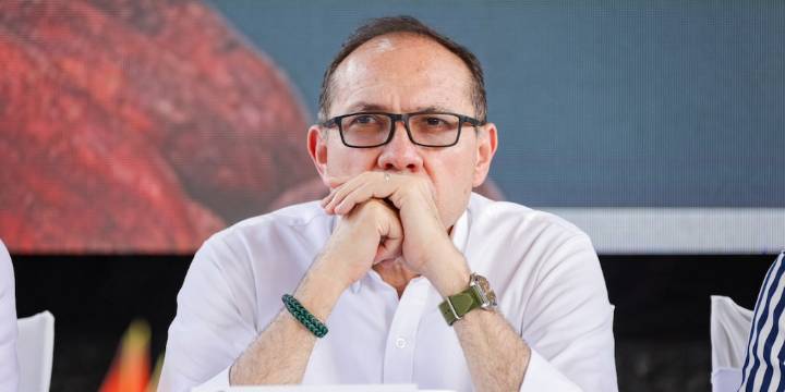 Procuraduría abrió indagación previa contra el ministro de Trabajo, Antonio Sanguino, por presunta participación en política