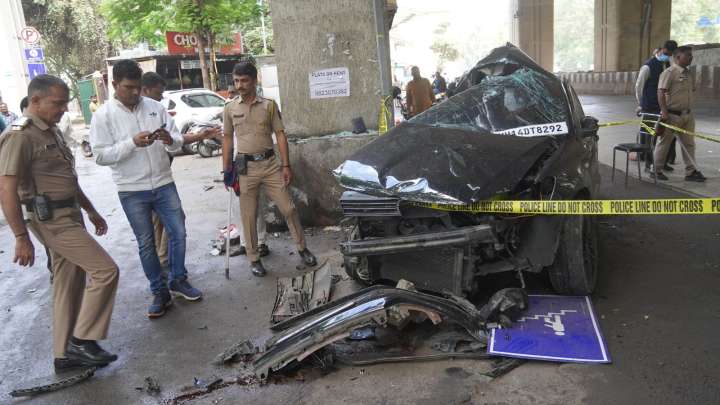 Three killed as car crashes into metro pillar: “Born six months apart, two cousins grew up together”