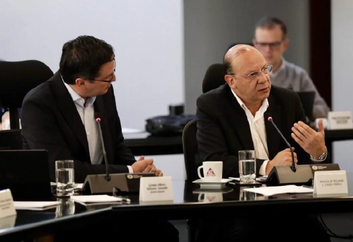 Fondo Nacional del Ahorro aprueba traslado de utilidades al Tesoro tras polémica por reservas y límites estatutarios