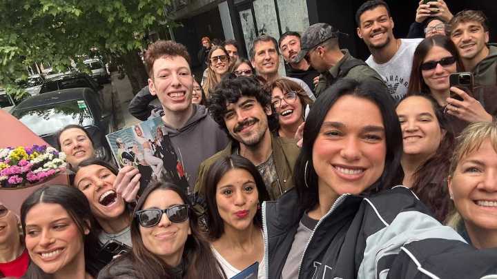 El almuerzo de Dua Lipa en Palermo: menú, fotos con fans y sorpresa final