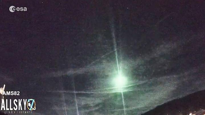 Una bola de fuego igual de luminosa que la Luna llena cruza el cielo sobre Andalucía