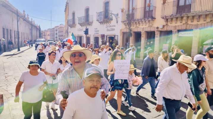 En Zacatecas al rededor de 300 personas participaron en la marcha de la “Generación Z” convocada por la derecha mexicana