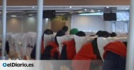Una naviera recubre con plásticos las butacas donde se sientan los migrantes de El Hierro ''por protocolo''