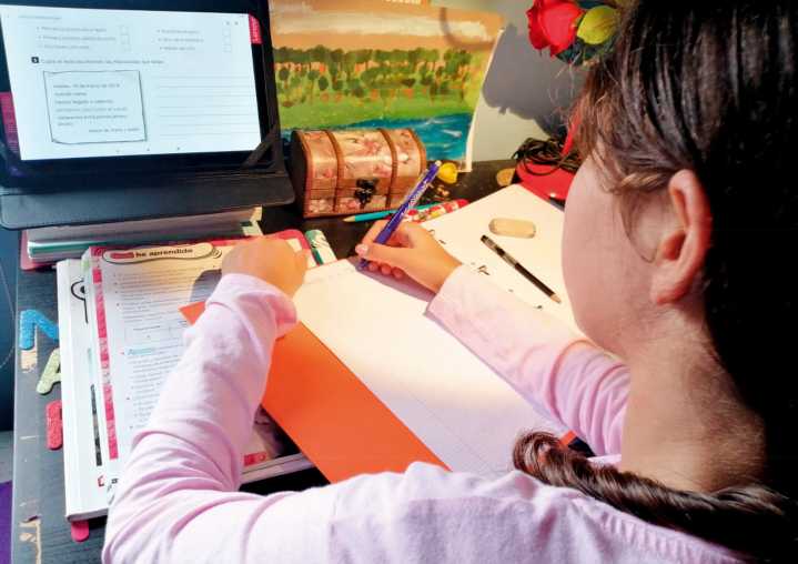 Los centros educativos canarios se preparan para pasar a las clases online por la borrasca Claudia