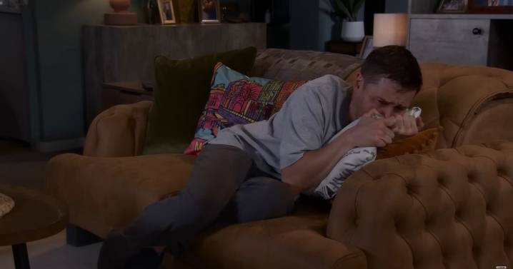 Coronation Street fans 'can't watch' as Todd makes huge decision following abuse