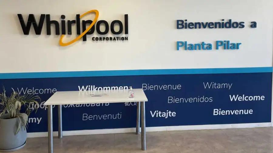 De manera sorpresiva, Whirlpool cerró su planta de Pilar y despidió a sus 220 trabajadores
