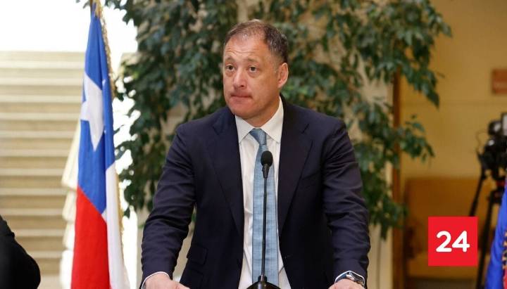 José Miguel Castro asegura que acusación constitucional contra Pardow podría votarse un día antes de las elecciones