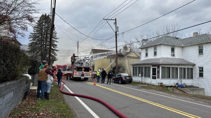 Crews battle blaze in Eynon