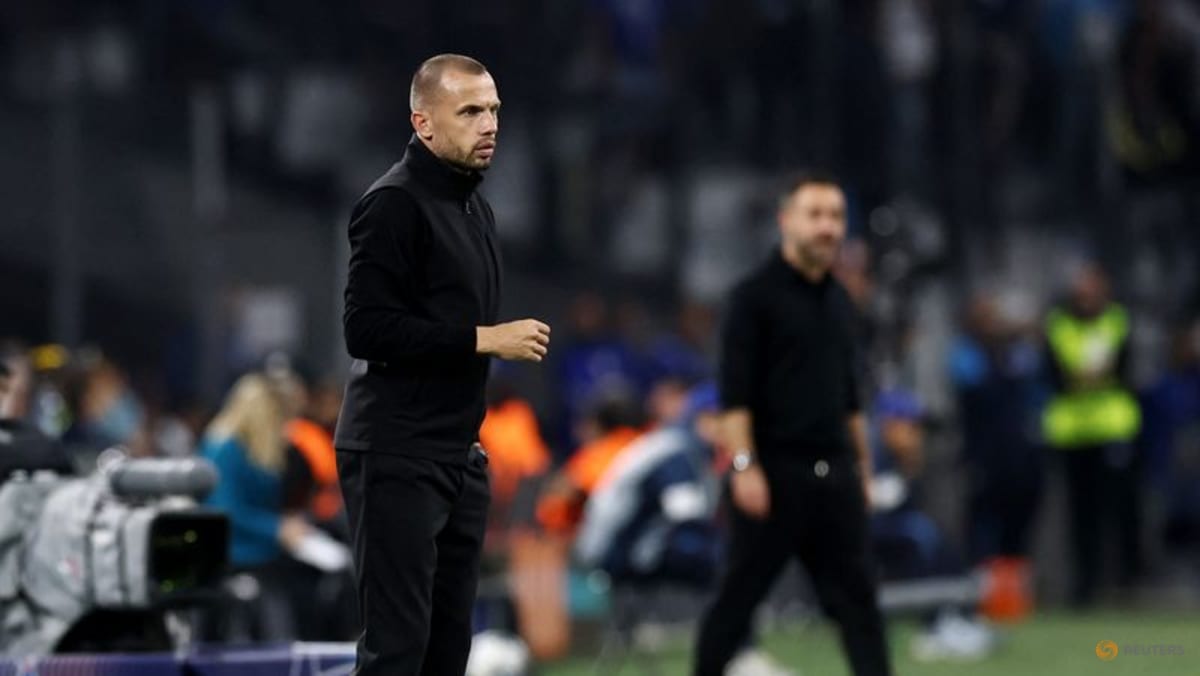 Ajax Amasterdam sack coach John Heitinga