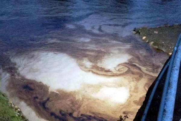 Ocurre otra vez derrame de hidrocarburo en río de Veracruz