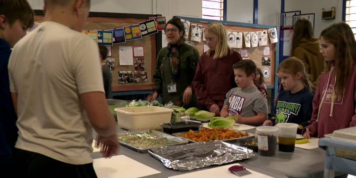 Woodbury Elementary students transform school into a restaurant