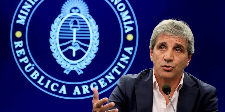 Caputo confirmó que evalúan cambios en Ganancias pero rechazó una baja inmediata de impuestos