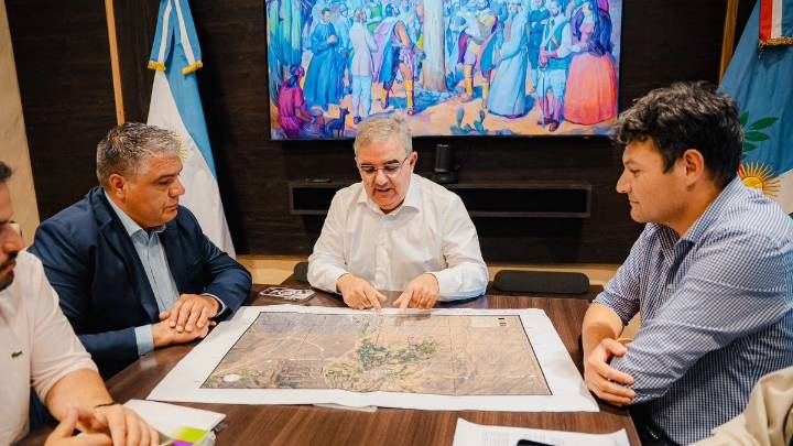 Jalil pidió "desconurbanizar" la política y que el interior tenga mayor participación