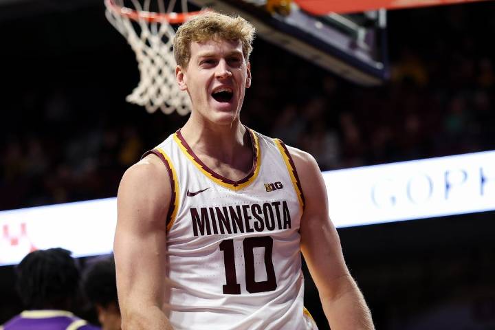 Deadspin | Cade Tyson leads Minnesota's rout of Alcorn State