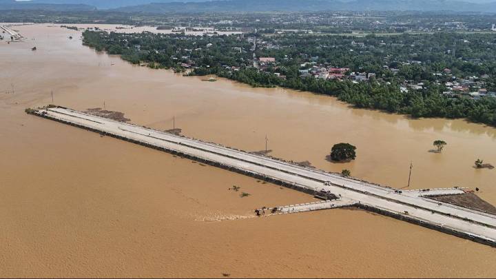 Death toll rises to 18 as Philippines reels from Typhoon Fung