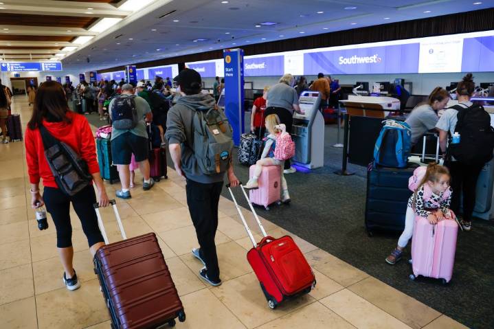 FAA flight cuts hit Orlando airport