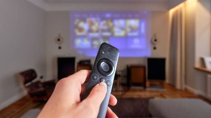 Ni televisor ni computador: el dispositivo con el que puede ver series, más económico y sin necesidad de instalación