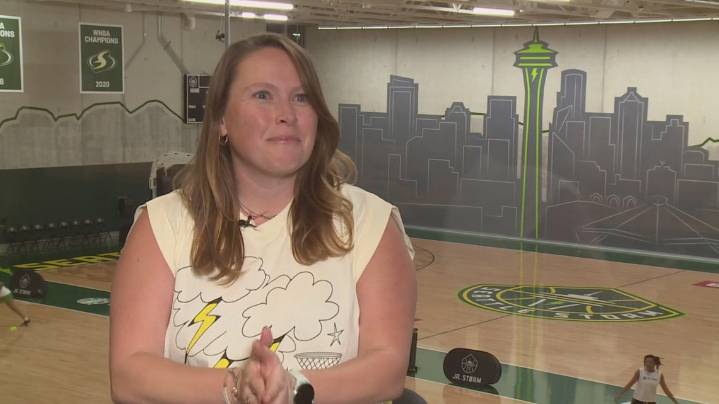 Seattle Storm and Title Nine team up to empower young athletes with free bra fittings, skills clinic