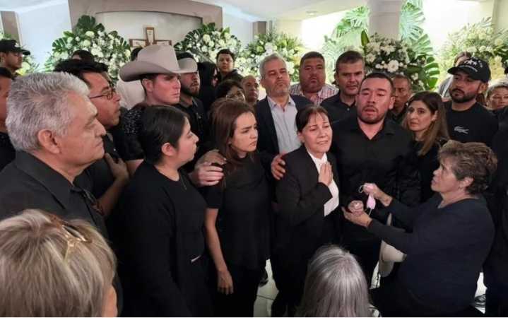 ‘¡Fuera, fuera!’, gritan a Bedolla en velorio de Manzo