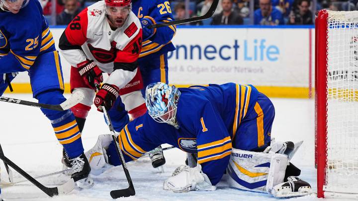 Luukkonen makes 29 saves, Sabres defeat Hurricanes