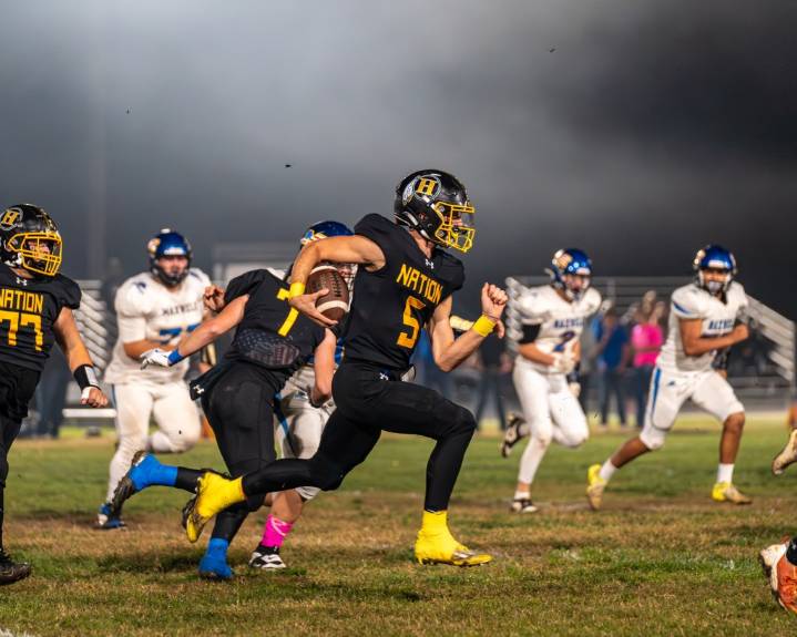 Hamilton strong-arms Maxwell to stay unbeaten