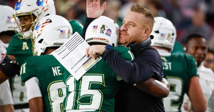 John Romano: With a choice between glory or heartbreak, USF has another stumble