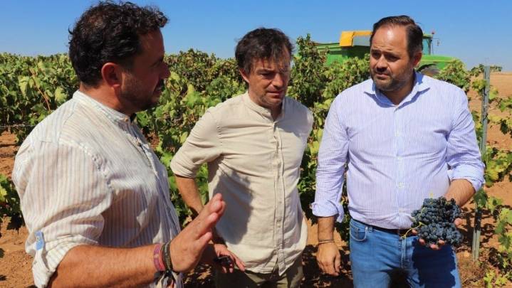 Núñez: “Mañana vamos a Bruselas a ponerle cara y ojos a la PAC para trasladarle a los burócratas europeos que sus decisiones afectan a la gente que está aquí, en el tractor