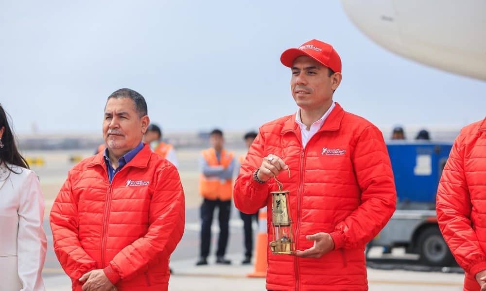 Presidente de Perú recibió la llama de los Juegos Bolivarianos 2025