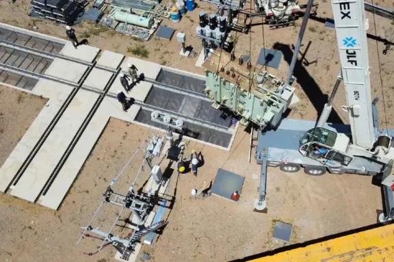 Senillosa recibió el transformador que triplicará su capacidad eléctrica